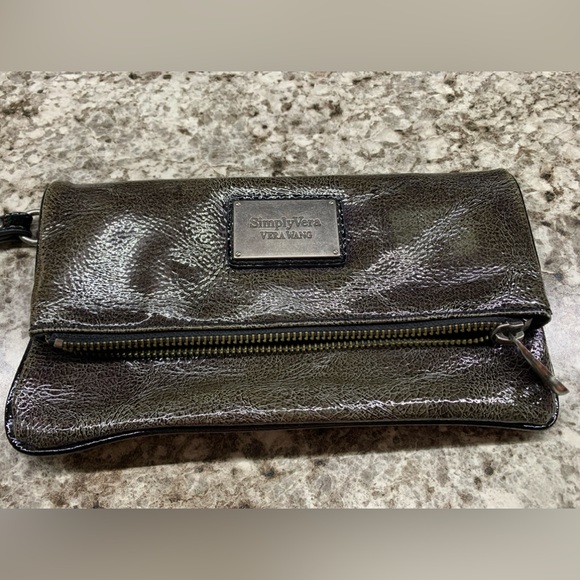 Simply Vera wristlet - Picture 1 of 2